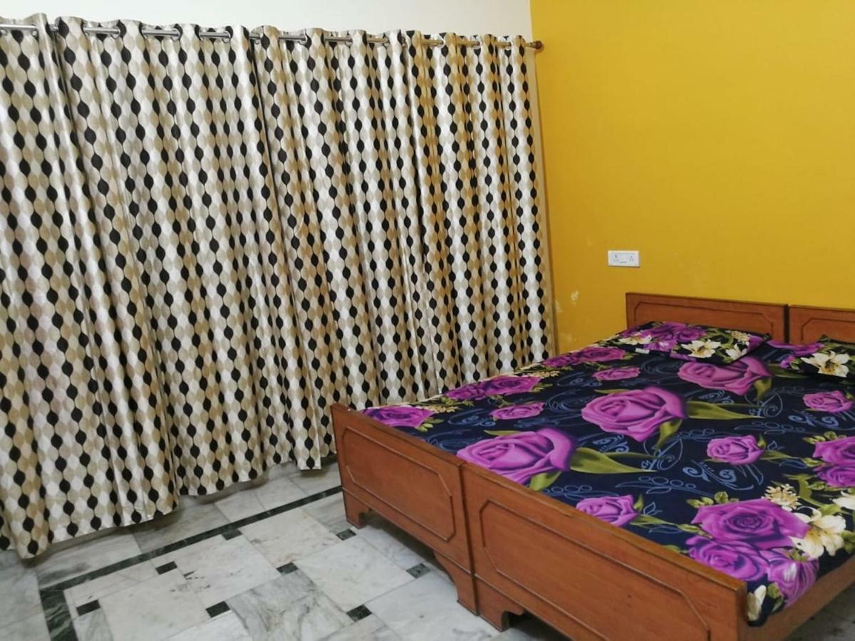 P G On Ganges Varanasi Exterior photo